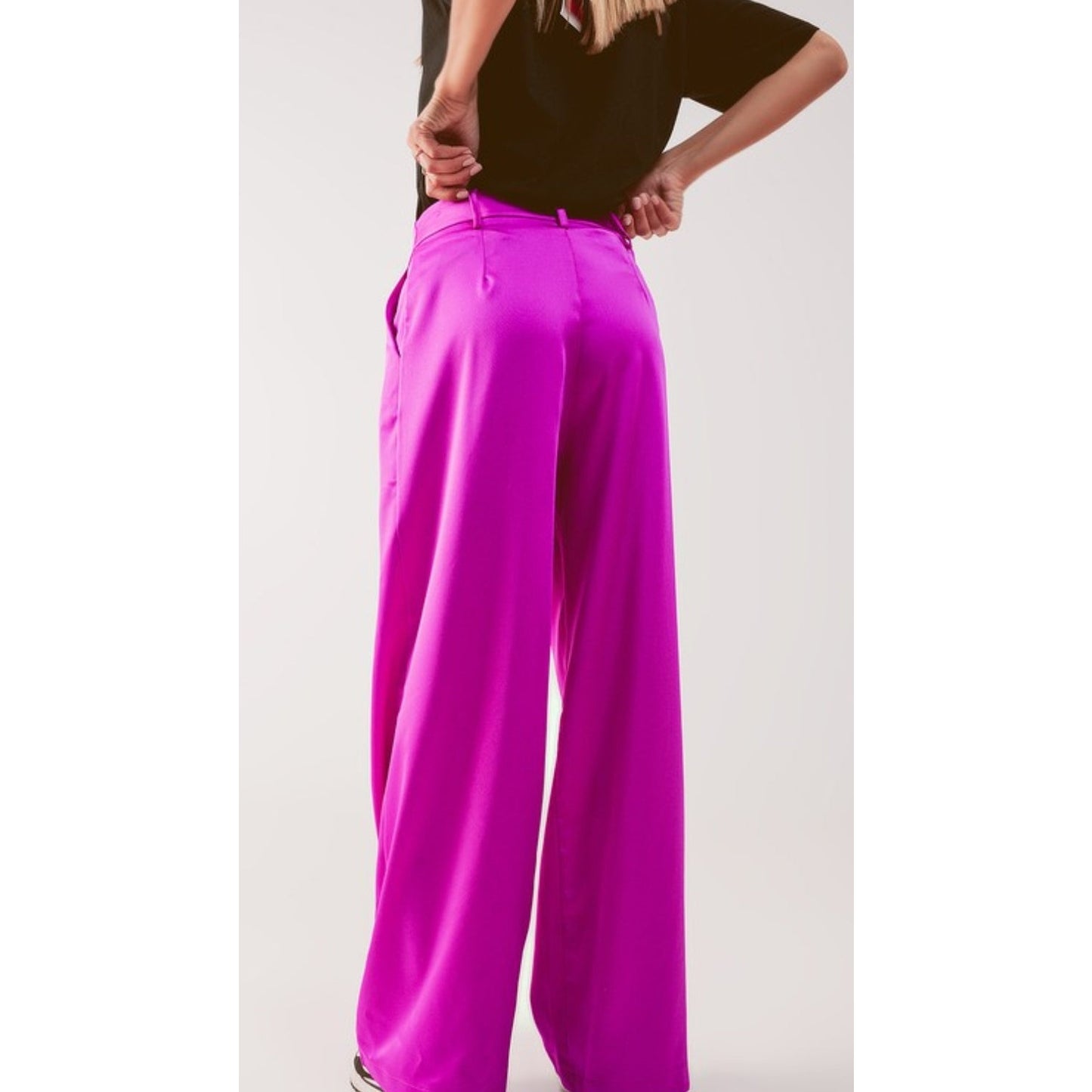 •Magenta pleated trouser•